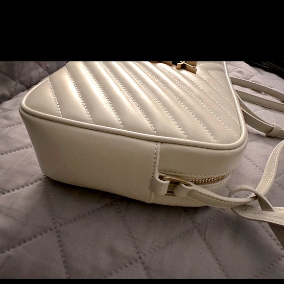 Authentic Saint Laurent Lou leather shoulder bag in excellent condition - Picture 9 of 13